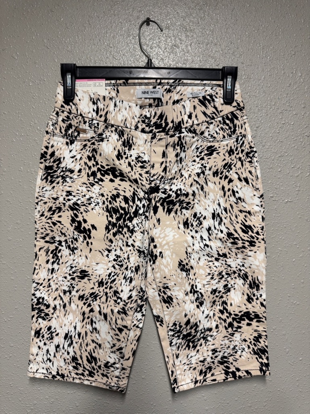 Nine West Beige Black White Patterned Pull-On Skimmer Shorts